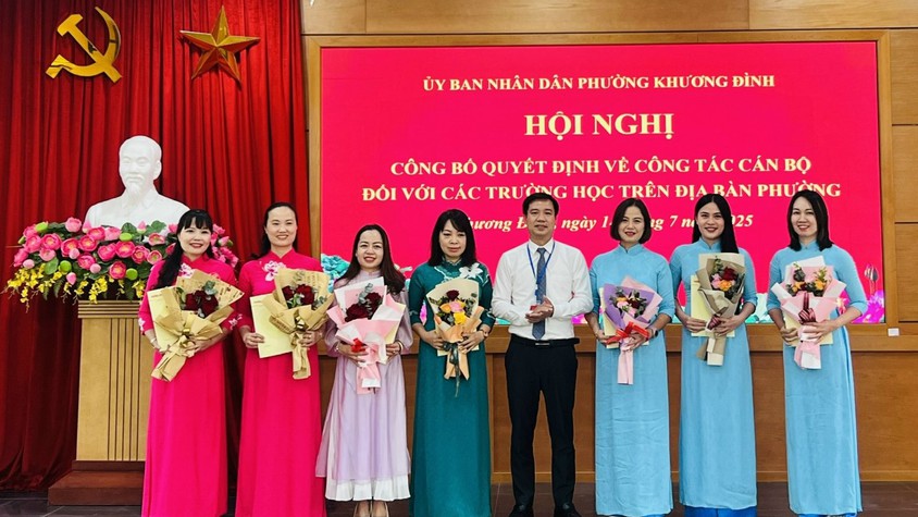 Khương Đình: Công bố quyết định về công tác cán bộ đối với các trường học trên địa bàn phường