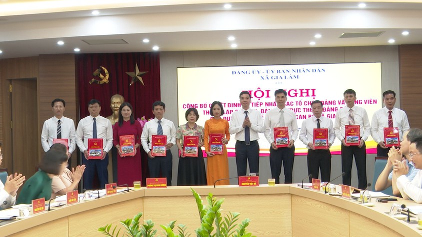 Xã Gia Lâm công bố các quyết định tiếp nhận, thành lập tổ chức Đảng và công tác cán bộ