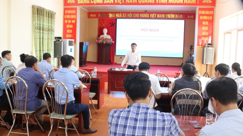 Lãnh đạo UBND xã làm việc với các cơ quan chức năng, các HTX Nông nghiệp về các nhiệm vụ trọng tâm