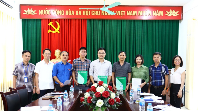 UBND xã Sơn Đồng làm việc với phòng giao dịch NHCS Hoài Đức về công tác ủy thác vay vốn
