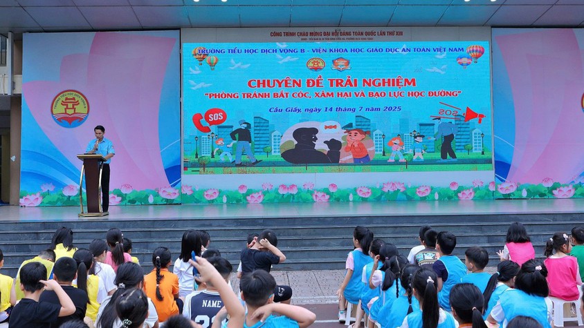 TRƯỜNG TIỂU HỌC DỊCH VỌNG B TỔ CHỨC TẬP HUẤN KỸ NĂNG PHÒNG CHỐNG BẮT CÓC, XÂM HẠI VÀ BẠO LỰC HỌC ĐƯỜNG