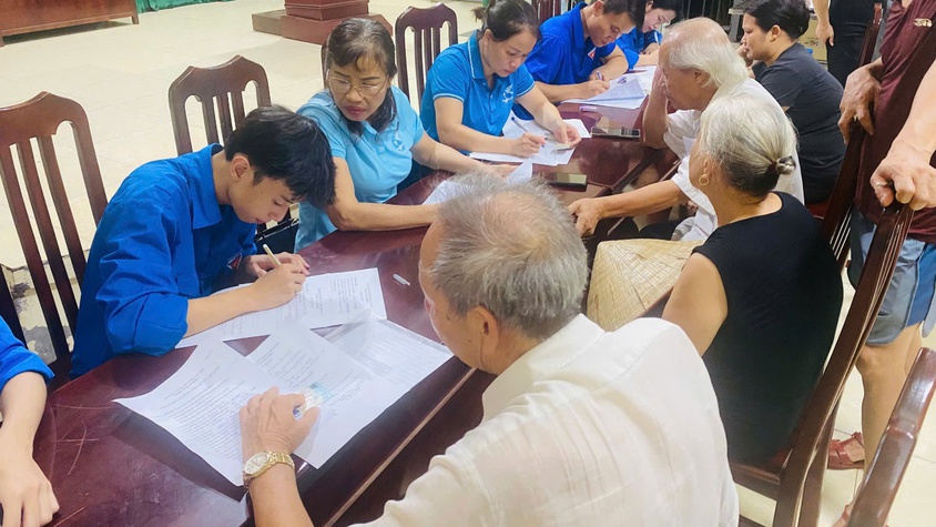 MTTQ Xã Ứng Thiên ra quân hỗ trợ kê khai hồ sơ nhận trợ cấp hưu trí xã hội cho người cao tuổi trên địa bàn xã