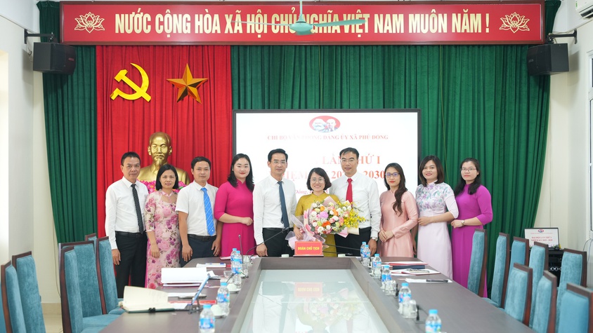 Đại hội Chi bộ Văn phòng Đảng ủy xã Phù Đổng lần thứ nhất, nhiệm kỳ 2025 -2030 thành công tốt đẹp