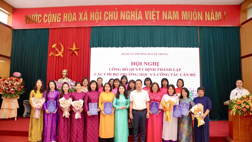 Phường Hai Bà Trưng tổ chức Hội nghị công bố quyết định thành lập các Chi bộ trường học và công tác cán bộ.