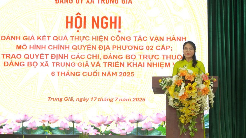 ĐẢNG BỘ TRUNG GIÃ TRAO QUYẾT ĐỊNH THÀNH LẬP CÁC CHI, ĐẢNG BỘ TRỰC THUỘC VÀ ĐÁNH GIÁ KẾT QUẢ CÔNG TÁC VẬN HÀNH MÔ HÌNH CHÍNH QUYỀN ĐỊA PHƯƠNG 02 CẤP 