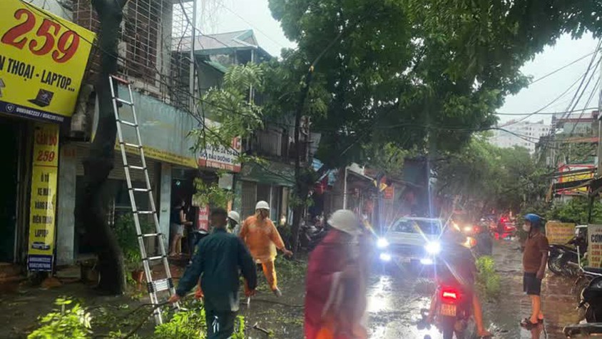 Hà Nội yêu cầu các xã, phường, sở ngành tập trung ứng phó bão số 3