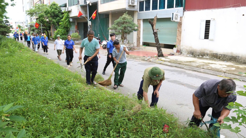 Phường Dương Nội ra quân tổng vệ sinh môi trường 