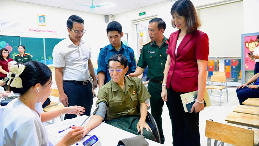 Phường Hoàn Kiếm: Chăm lo sức khoẻ người có công, gia đình chính sách