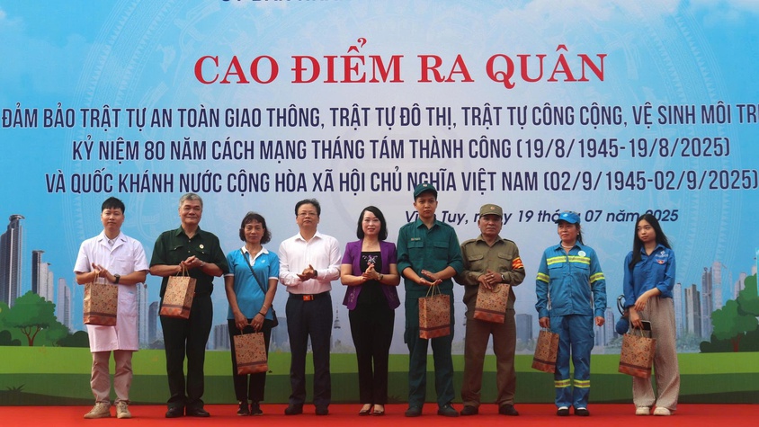 Phường Vĩnh Tuy: Tổ chức Đợt cao điểm ra quân TTĐT, TTATGT, TTCC, VSMT nhân dịp kỷ niệm 80 năm Cách mạng tháng Tám và Quốc khánh 2/9