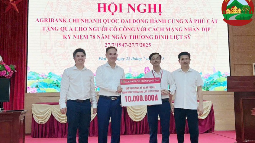 Agribank Chi nhánh Quốc Oai đồng hành cùng xã Phú Cát tri ân người có công với cách mạng