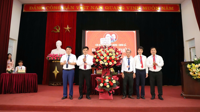 Các chi bộ trực thuộc Đảng bộ cơ quan UBND xã Hồng Vân tổ chức Đại hội lần thứ I