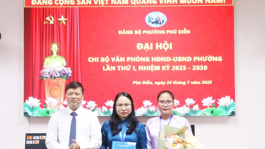 Chi bộ Văn phòng HĐND - UBND Phú Diễn sẵn sàng cho nhiệm kỳ mới