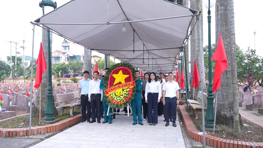 Xã Phù Đổng tổ chức Lễ viếng nghĩa trang Liệt sỹ nhân kỷ niệm 78 năm Ngày Thương binh – Liệt sỹ (27/7/1947 – 27/7/2025)