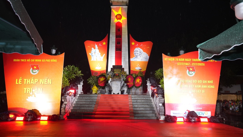 Đoàn thanh niên xã Phù Đổng thắp nến tri ân tưởng nhớ các mẹ Việt Nam anh hùng, các anh hùng, liệt sĩ