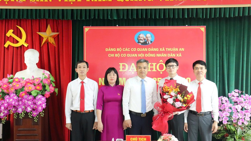 Đại hội Chi bộ cơ quan HĐND xã và Chi bộ Phòng Kinh tế xã lần thứ nhất, nhiệm kỳ 2025 - 2030