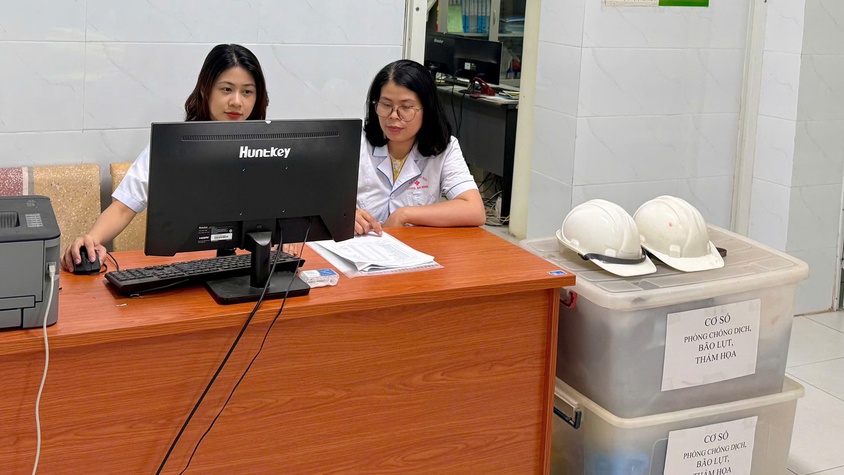 TRẠM Y TẾ PHƯỜNG BA ĐÌNH TỔ CHỨC CÁC TỔ CƠ ĐỘNG PHẢN ỨNG NHANH, SẴN SÀNG ỨNG PHÓ VỚI TÌNH HÌNH PHỨC TẠP CỦA CƠN BÃO SỐ 3