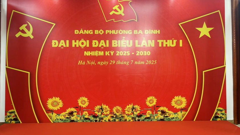 CHÙM ẢNH: PHƯỜNG BA ĐÌNH RỰC RỠ CỜ HOA CHÀO MỪNG ĐẠI HỘI ĐẠI BIỂU ĐẢNG BỘ PHƯỜNG LẦN THỨ I, NHIỆM KỲ 2025–2030