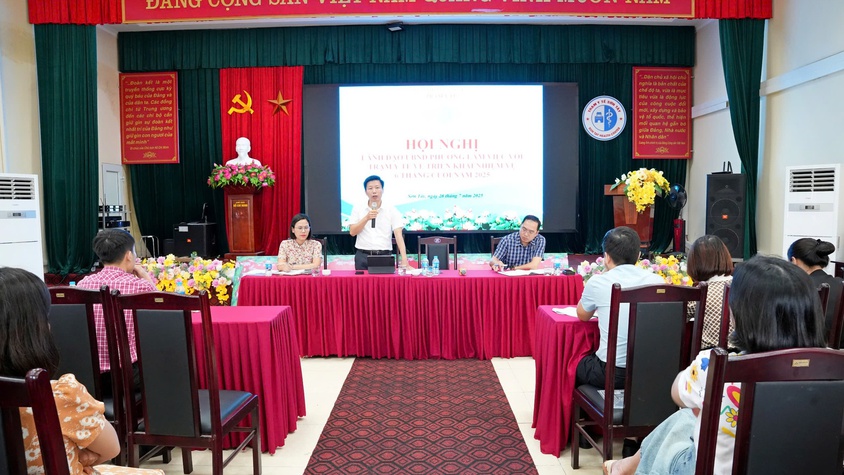 UBND phường Sơn Tây làm việc với Trạm y tế