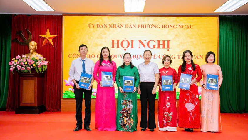 PHƯỜNG ĐÔNG NGẠC TỔ CHỨC HỘI NGHỊ CÔNG BỐ CÁC QUYẾT ĐỊNH VỀ CÔNG TÁC CÁN BỘ THEO CHỦ TRƯƠNG THỰC HIỆN CHÍNH QUYỀN ĐỊA PHƯƠNG 2 CẤP