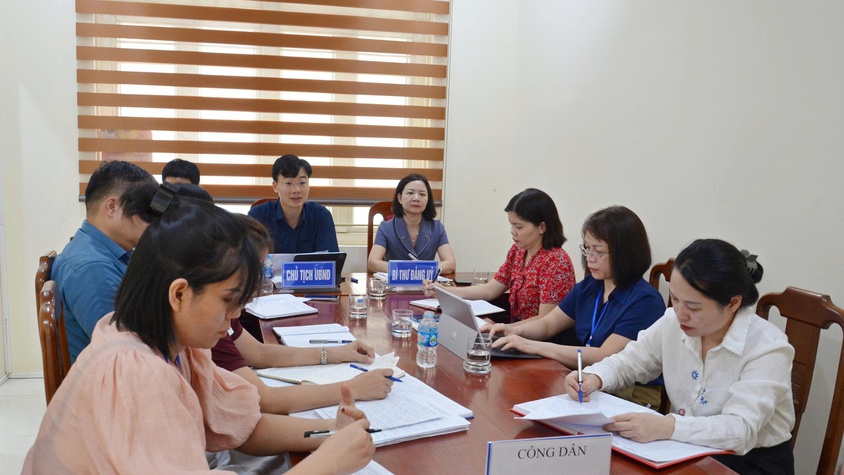 Lãnh đạo phường Tùng Thiện tiếp công dân định kỳ tháng 7/2025