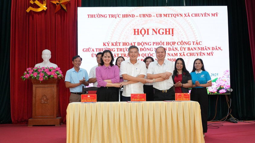 Thường trực HĐND – UBND – UB MTTQ xã Chuyên Mỹ ký kết hoạt động phối hợp công tác giai đoạn 2025-2030