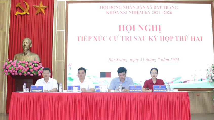 Đại biểu Hội đồng nhân dân xã Bát Tràng khóa XXI, nhiệm kỳ 2021-2026 tiếp xúc cử tri sau Kỳ họp thứ hai
