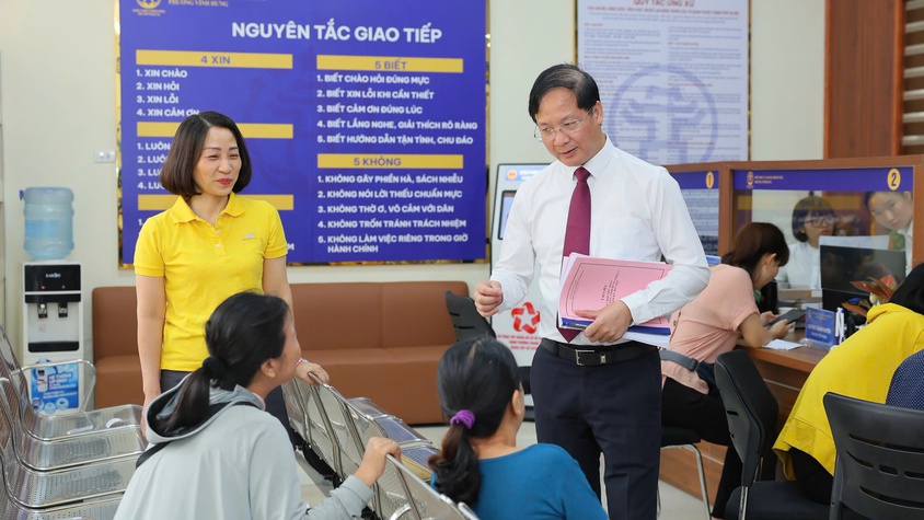 Tuần đầu tiên Điểm phục vụ hành chính công phường Vĩnh Hưng đi vào hoạt động  “Hiệu quả, thông suốt, vì Nhân dân phục vụ”