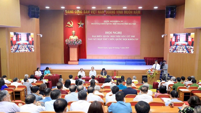 Đại biểu Quốc hội tiếp xúc cử tri sau kỳ họp thứ chín Quốc hội khóa XV

