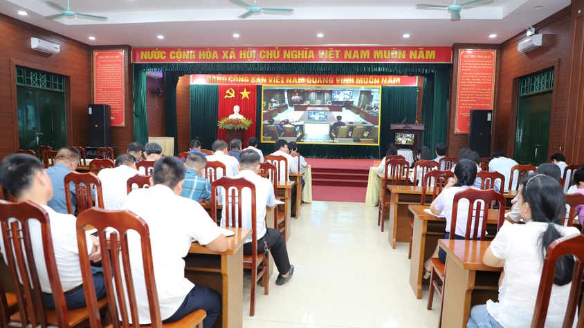 Đảng ủy xã Yên Xuân tham dự Hội nghị tập huấn sử dụng phần mềm quản lý văn bản