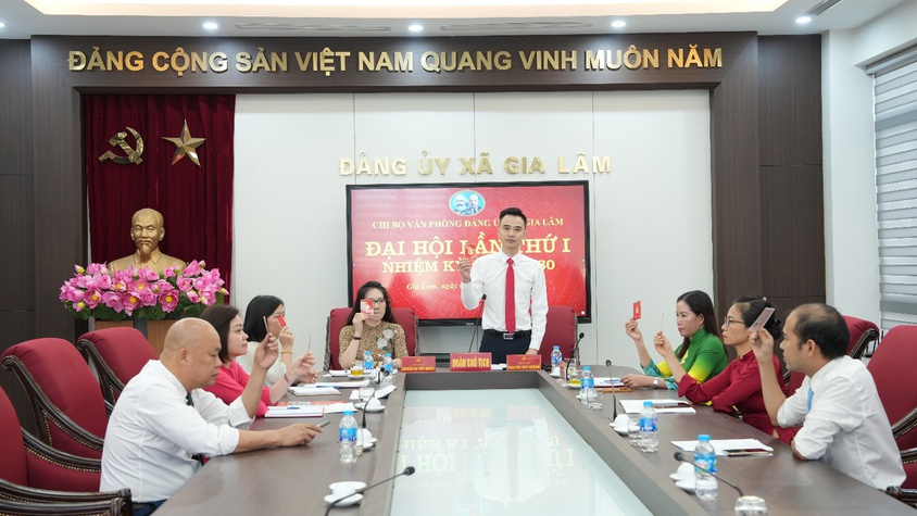 Đại hội Chi bộ Văn phòng Đảng ủy xã Gia Lâm lần thứ nhất, nhiệm kỳ 2025–2030 thành công tốt đẹp