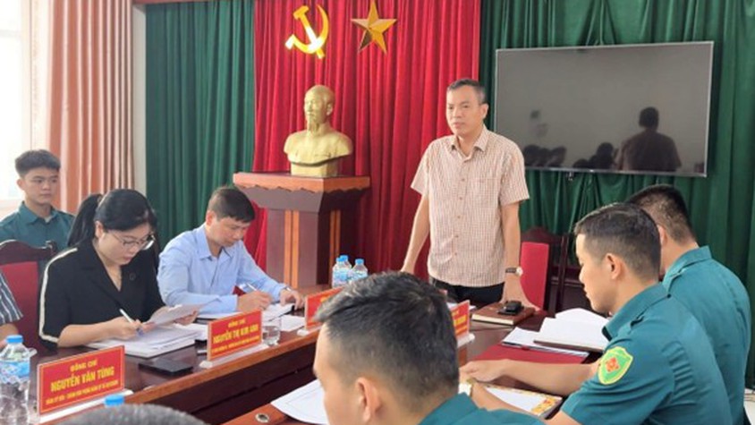 Đồng chí Bí thư Đảng ủy xã An Khánh làm việc với Ban chỉ huy Quân sự xã