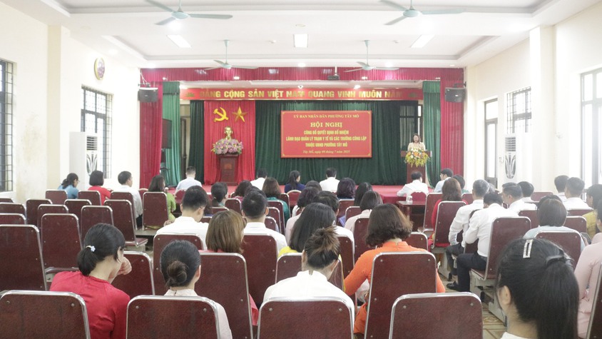 UBND phường Tây Mỗ công bố các Quyết định bổ nhiệm viên chức lãnh đạo quản lý Trạm Y tế và các trường Mầm non, Tiểu học, THCS thuộc UBND phường Tây Mỗ