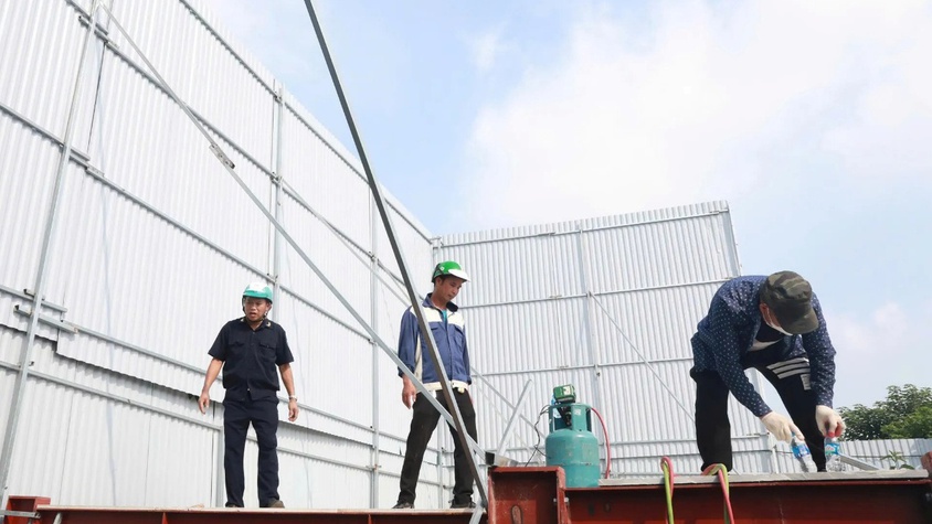 Phường Định Công ra quân xử lý vi phạm về trật tự xây dựng