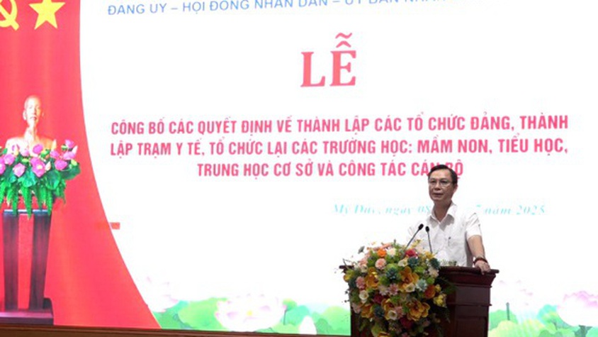 Xã Mỹ Đức công bố các quyết định về thành lập các tổ chức Đảng, thành lập trạm y tế, tổ chức lại các trường học: mầm non, tiểu học, trung học cơ sở và công tác cán bộ.