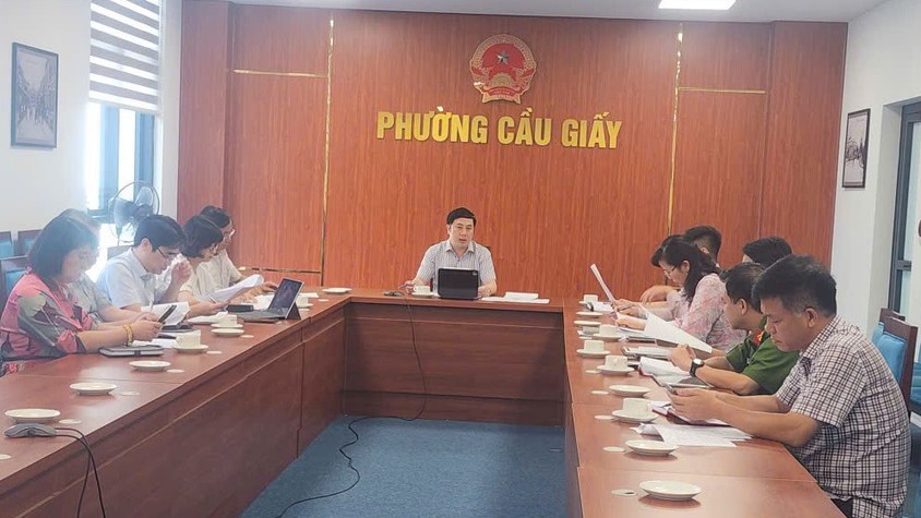Chủ tịch UBND phường Cầu Giấy chủ trì cuộc họp thành viên UBND phường