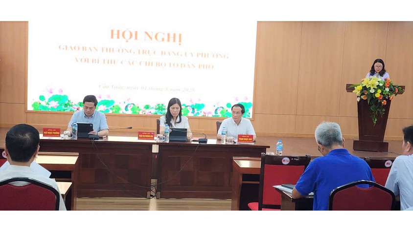 Đảng ủy phường Cầu Giấy tổ chức Hội nghị giao ban Bí thư chi bộ tổ dân phố tháng 8/2025, quán triệt, triển khai các chỉ thị, kế hoạch của Trung ương