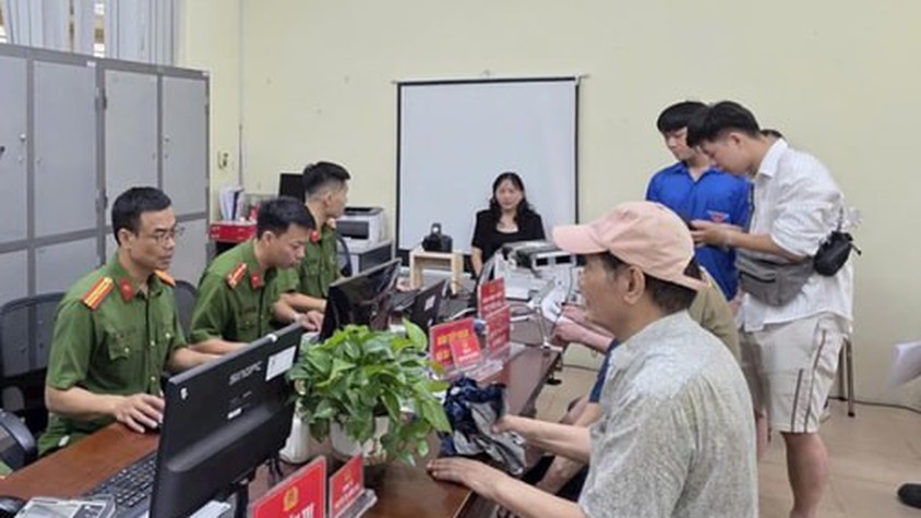 Phường Hà Đông: Cấp đổi khoảng 4.700 thẻ đảng viên sau ba ngày