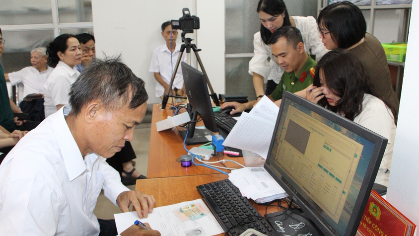 Phường Chương Mỹ cơ bản hoàn tất việc làm lại thẻ Đảng viên sau sắp xếp đơn vị hành chính
