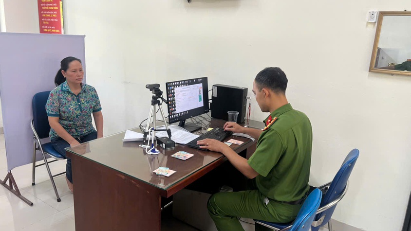 Xã Gia Lâm đẩy mạnh cấp thẻ đảng viên điện tử, chuẩn hóa dữ liệu trong kỷ nguyên số