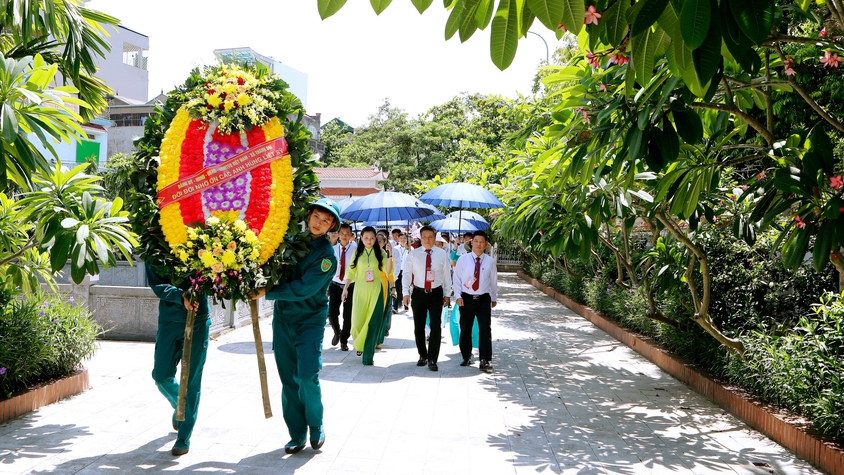 Xã Thanh Oai: Dâng hương tri ân các Anh hùng liệt sĩ – Sẵn sàng cho Đại hội Đảng bộ xã lần thứ I, nhiệm kỳ 2025-2030