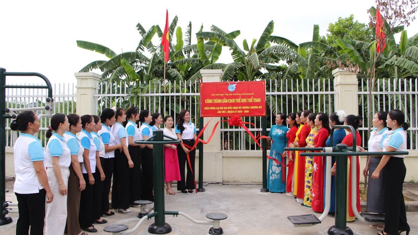 Hội Liên hiệp Phụ nữ phường Chương Mỹ gắn biển và bàn giao công trình 
