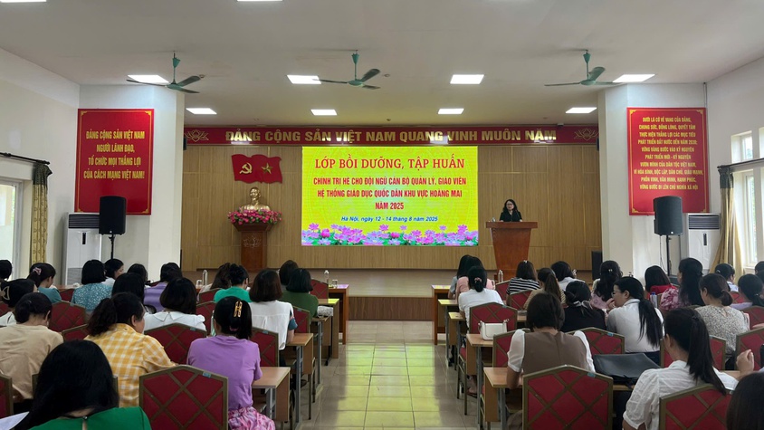 Trung tâm Chính trị khu vực Hoàng Mai tổ chức lớp Bồi dưỡng, tập huấn chính trị hè cho đội ngũ cán bộ quản lý, giáo viên hệ thống giáo dục quốc dân khu vực Hoàng Mai năm 2025