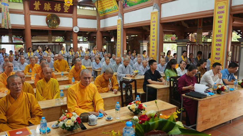 Hà Nội: Hỗ trợ tuyên truyền, phổ biến chính sách pháp luật, chuyển đổi số và hướng dẫn thực hiện TTHC đối với chức sắc, chức việc Phật giáo