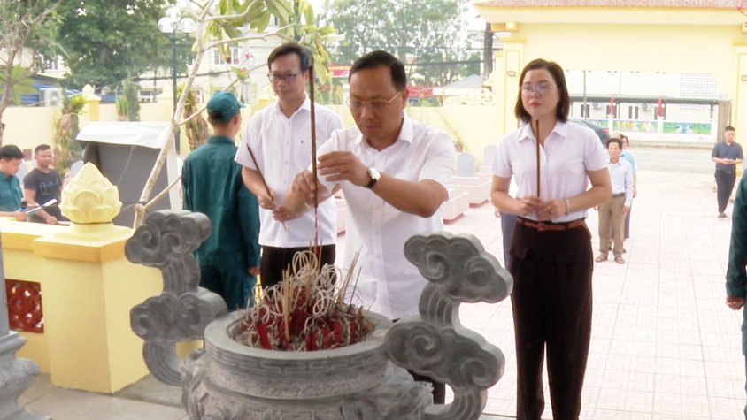 XÃ ỨNG HÒA TỔ CHỨC DÂNG HƯƠNG TẠI 9 ĐIỂM NGHĨA TRANG LIỆT SỸ, TRƯỚC THỀM ĐẠI HỘI ĐẠI BIỂU ĐẢNG BỘ LẦN THỨ I, NHIỆM KỲ 2025 – 2030