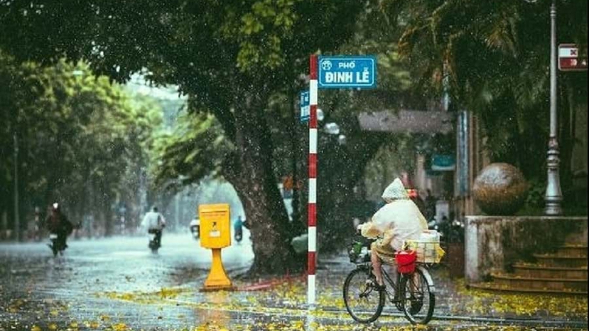 Ngày 15/8 Hà Nội sáng và đêm có mưa vừa, có lúc mưa to, nguy cơ ngập úng