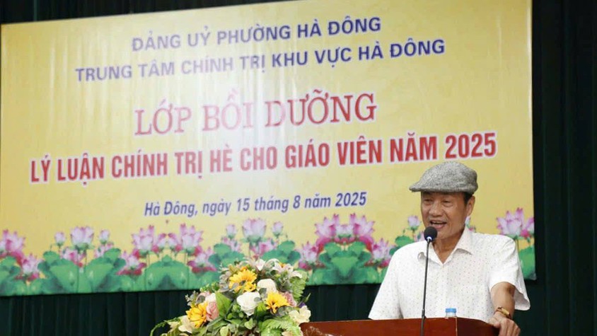 300 giáo viên tiểu học trên địa bàn phường Hà đông được bồi dưỡng lý luận chính trị hè năm 2025