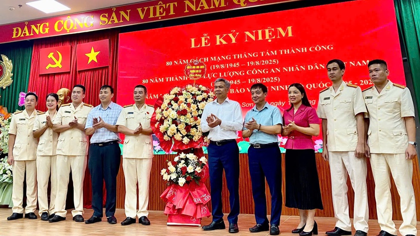 SƠN TÂY KỶ NIỆM 20 NĂM NGÀY HỘI TOÀN DÂN BẢO VỆ AN NINH TỔ QUỐC