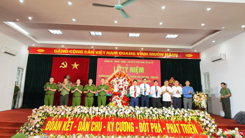 CÔNG AN XÃ BA VÌ TỔ CHỨC LỄ KỶ NIỆM 80 NĂM NGÀY TRUYỀN THỐNG CÔNG AN NHÂN DÂN 