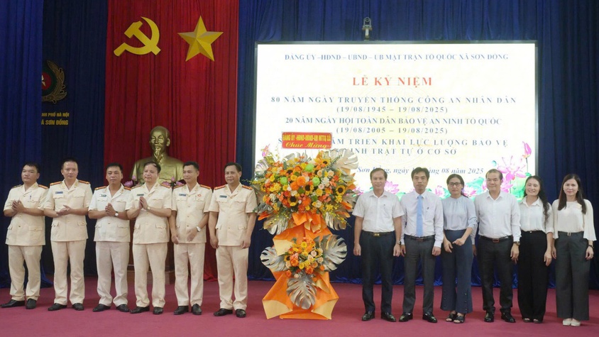 Sơn Đồng tổ chức kỷ niệm 80 năm Ngày truyền thống Công an Nhân dân (19/8/1945-19/8/2025) và 20 năm Ngày hội Toàn dân bảo vệ an ninh Tổ quốc