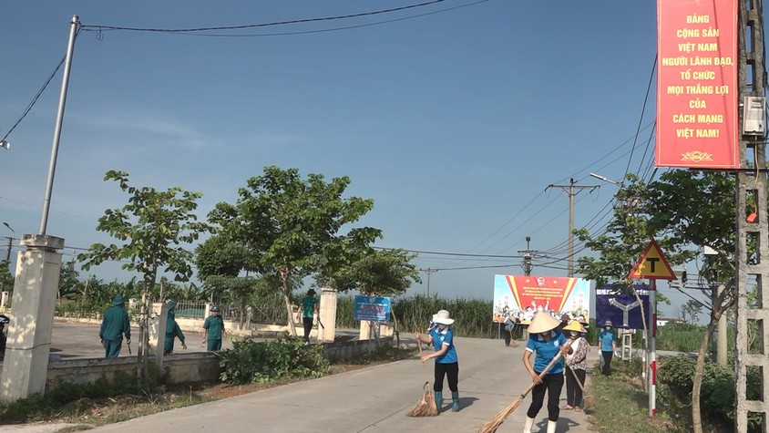 Xã Minh Châu ra quân tổng vệ sinh môi trường chào mừng Đại hội Đảng bộ xã lần thứ I, nhiệm kỳ 2025–2030